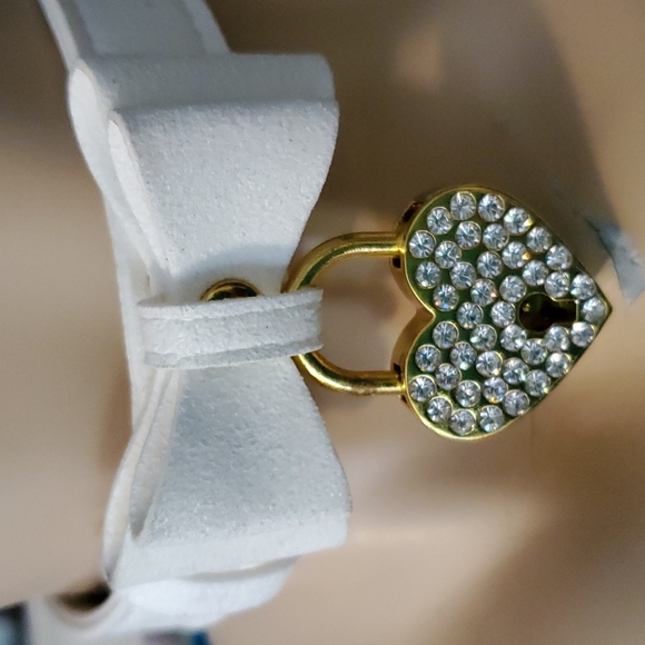 Neck accessories - Picture 4 of 4